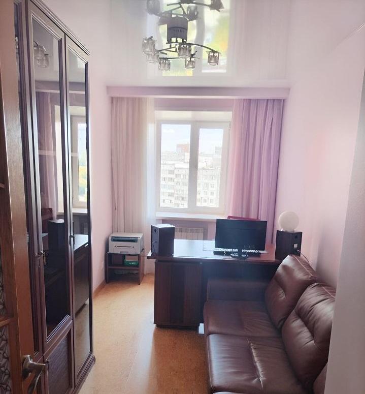 Продам 4-комнатную квартиру в Новосибирске в Октябрьском районе, Федосеева улица, 2