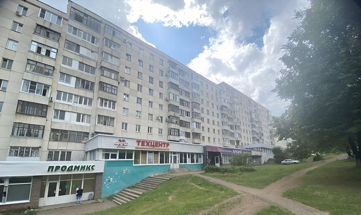 Продам торговое помещение в Уфе в Орджоникидзевском р-не, Российская улица, 11