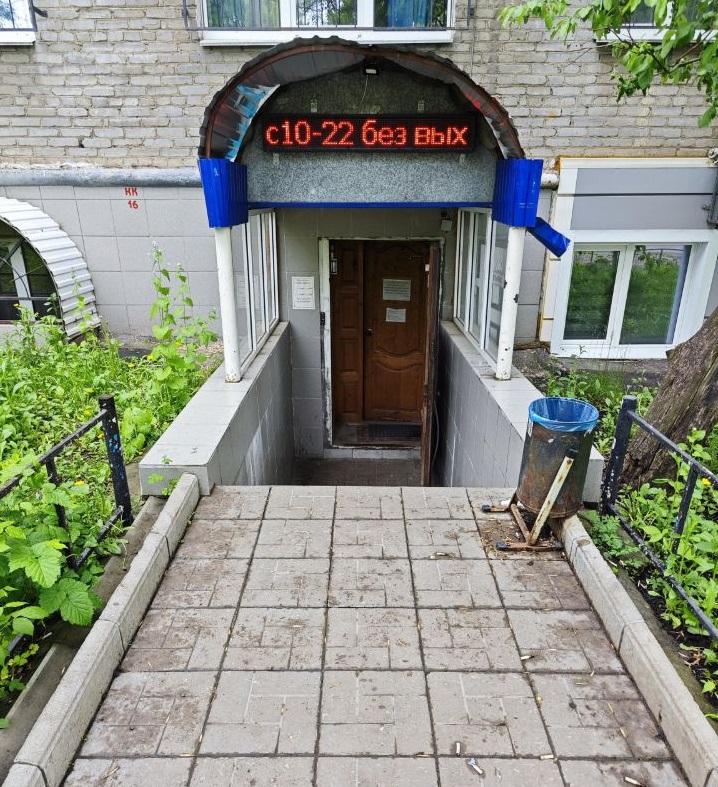 Продам помещение под услуги в Уфе в Калининском р-не, Коммунаров улица, 6