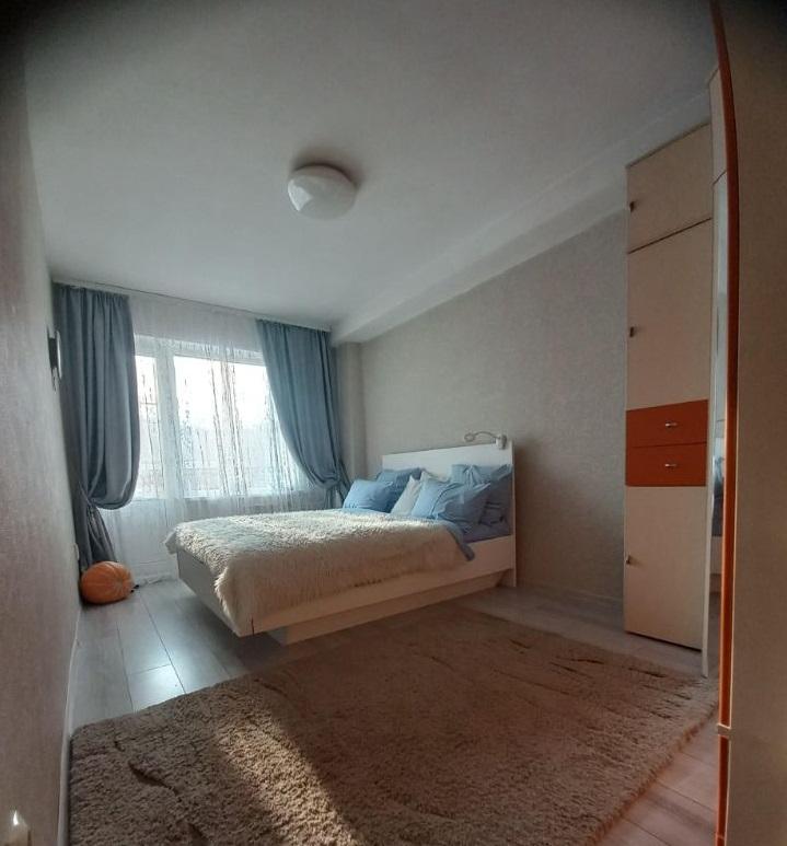 Продам 3-комнатную квартиру в Красноярске в Свердловском р-не, Королева улица, 8а