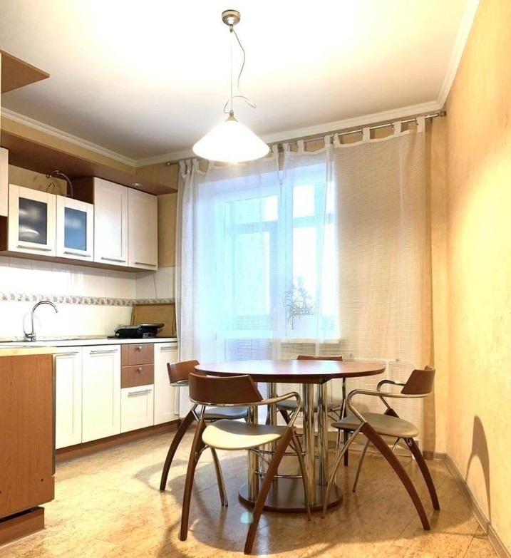 Продам 4-комнатную квартиру в Красноярске в Советском р-не, Краснодарская улица, 1