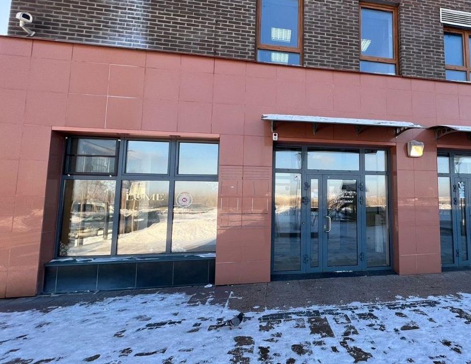 Продам торговое помещение в Красноярске в Свердловском р-не, Южный берег, Капитанская улица, 12