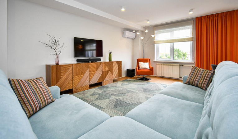 Сдам на сутки 3-комнатную квартиру в Красноярске в Центральном р-не, Робеспьера улица, 32