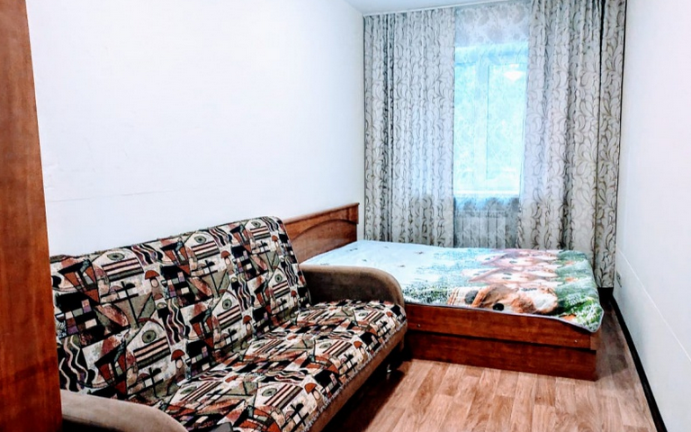 Сдам на сутки 3-комнатную квартиру в Красноярске в Центральном р-не, Сурикова улица, 4