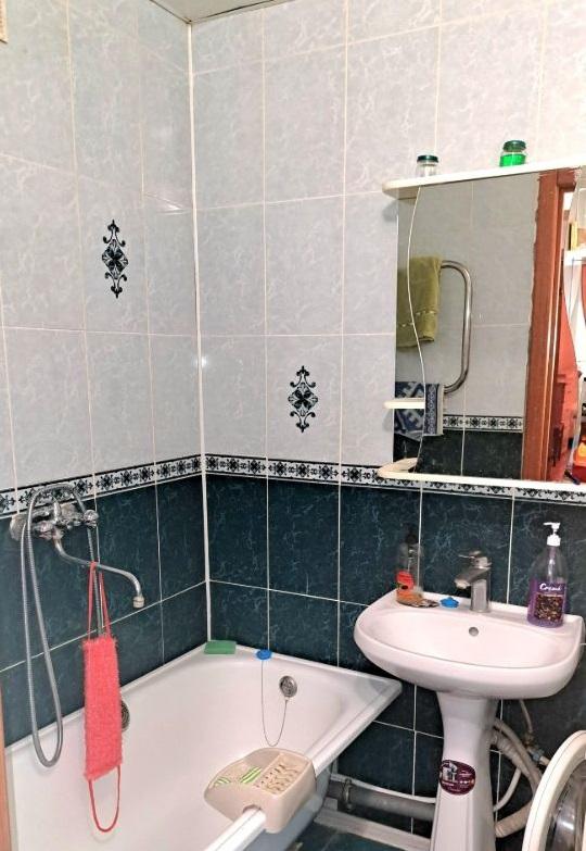 Продам 2-комнатную квартиру в Перми в Кировском р-не, Закамск, Маршала Рыбалко улица, 90