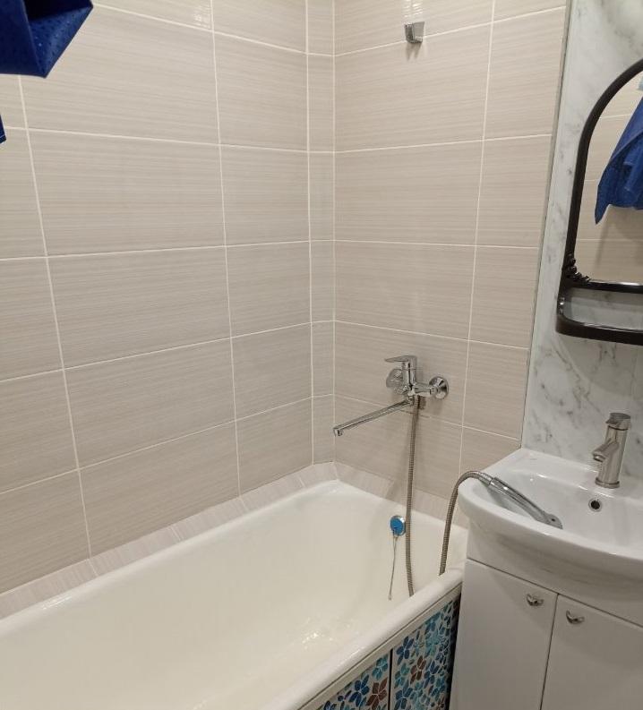 Продам 2-комнатную квартиру в Перми в Свердловском р-не, Крохалёва, Вижайская улица, 25