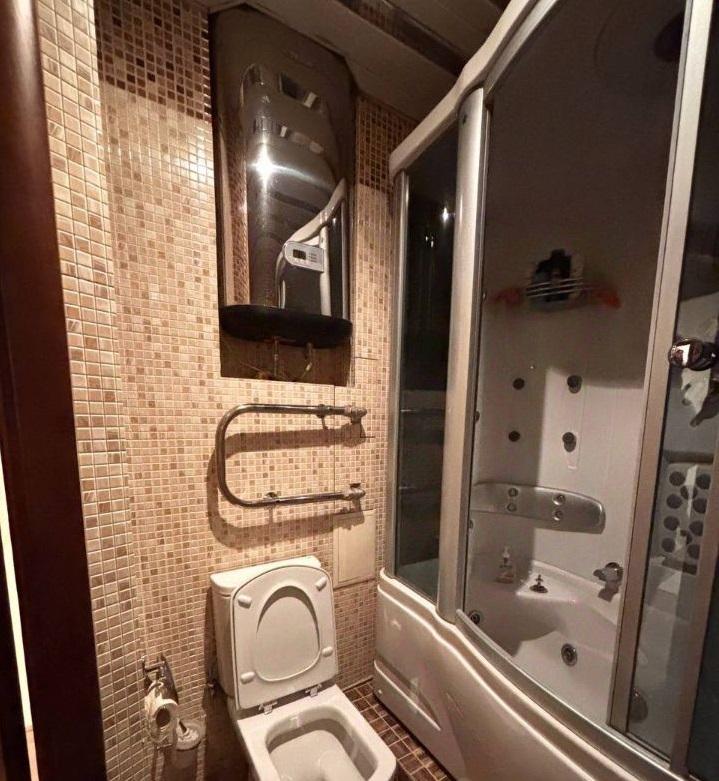 Продам 3-комнатную квартиру в Перми в Дзержинском р-не, Екатерининская улица, 165