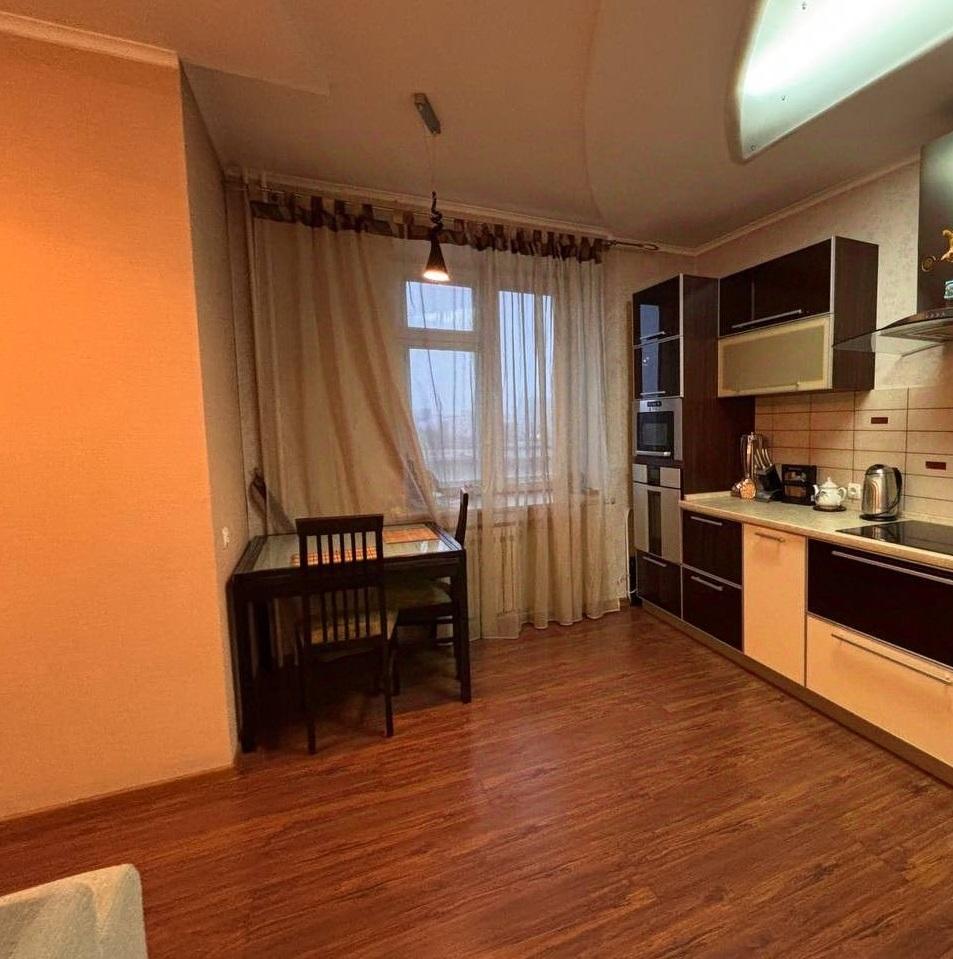 Продам 3-комнатную квартиру в Перми в Дзержинском р-не, Екатерининская улица, 165