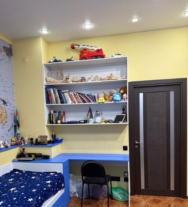 Продам 4-комнатную квартиру в Перми в Дзержинском р-не, Светлый, Рабочая улица, 7