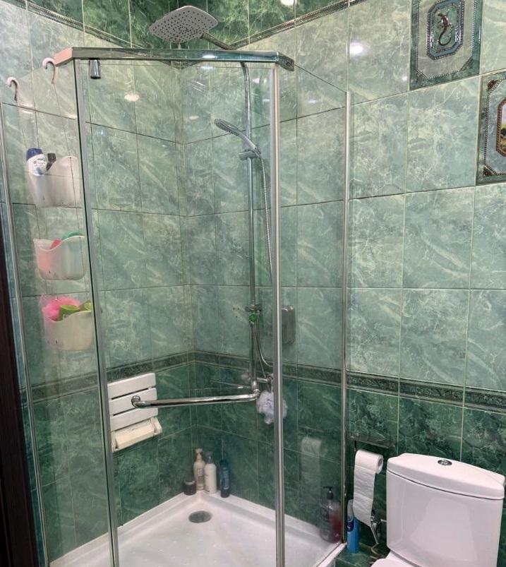 Продам 4-комнатную квартиру в Перми в Дзержинском р-не, Светлый, Рабочая улица, 7