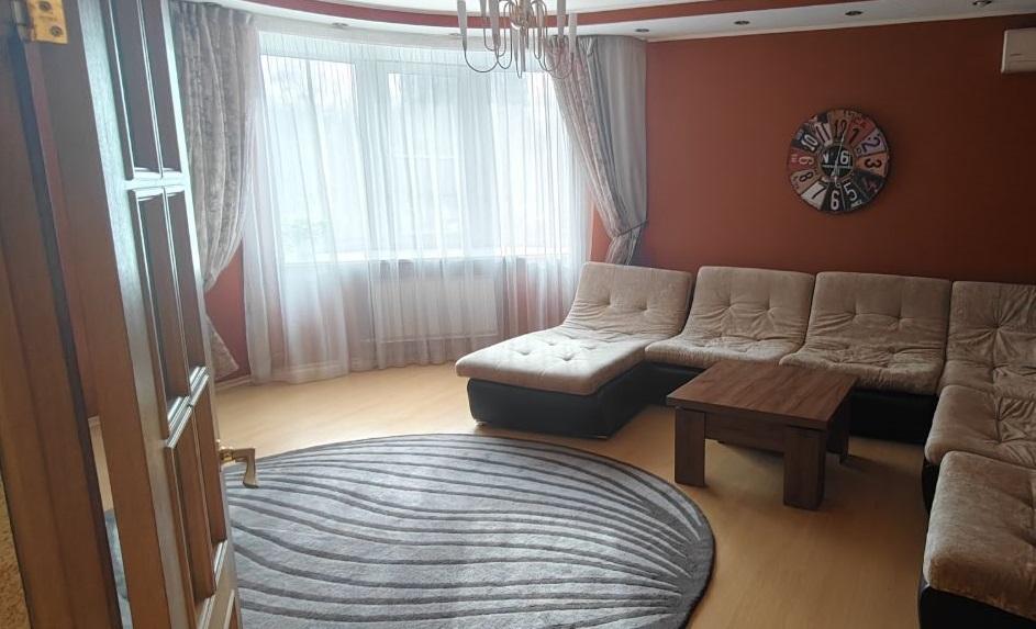 Продам 4-комнатную квартиру в Перми в Дзержинском р-не, Светлый, Малкова улица, 26