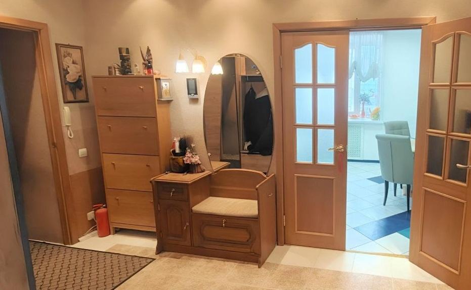 Продам 4-комнатную квартиру в Перми в Дзержинском р-не, Светлый, Малкова улица, 26