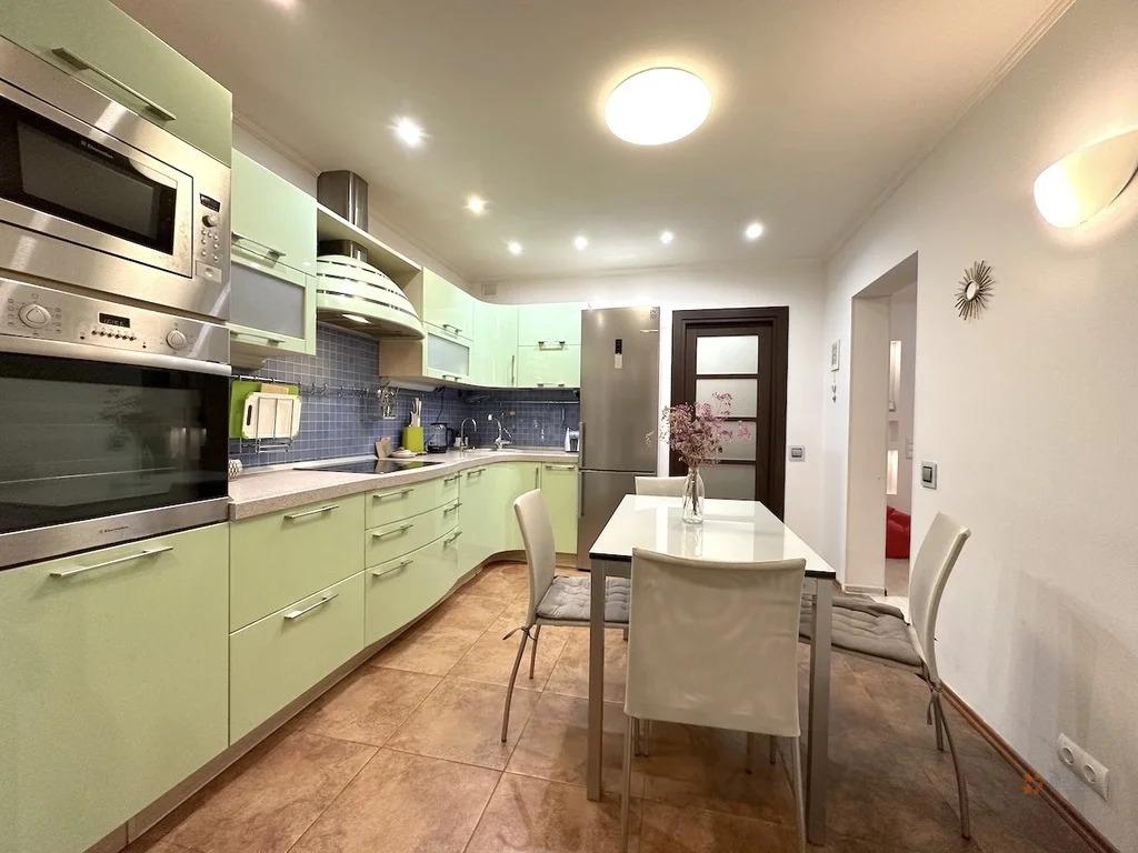 Продам 4-комнатную квартиру в Москве, 5к1