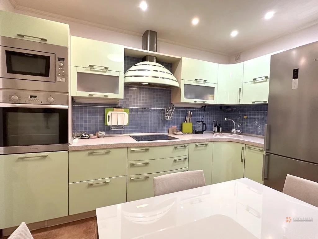 Продам 4-комнатную квартиру в Москве, 5к1