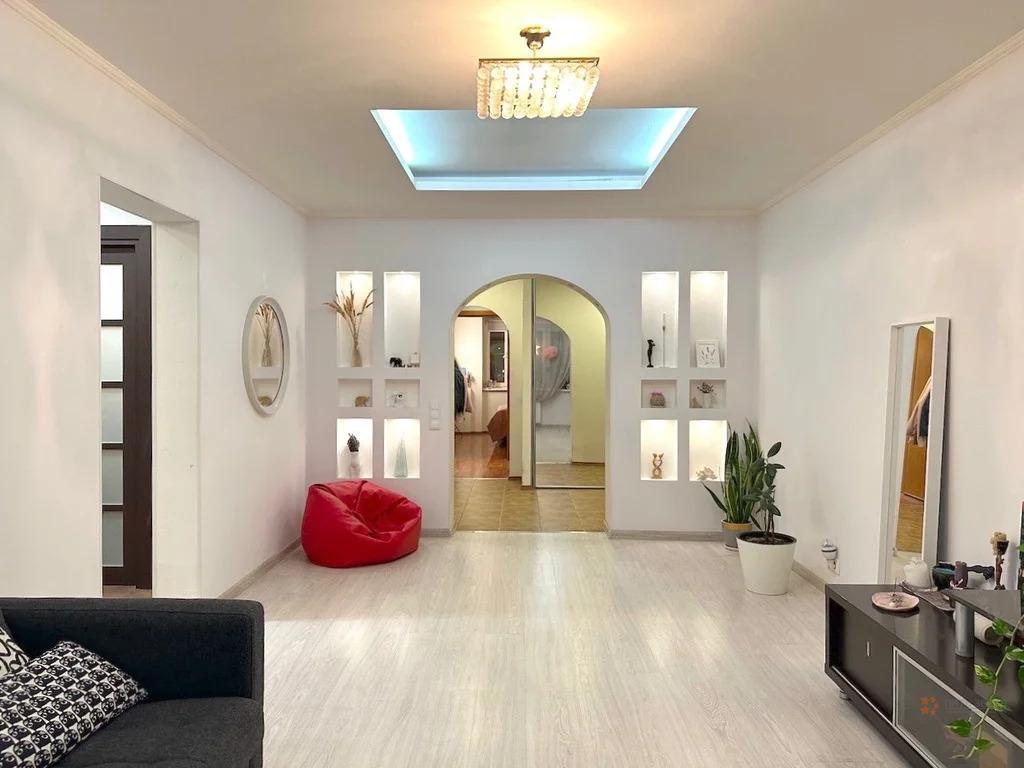 Продам 4-комнатную квартиру в Москве, 5к1