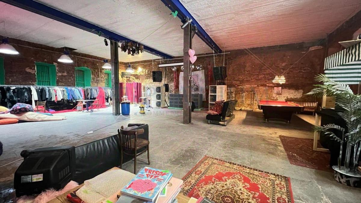 Продам торговое помещение в, д 1 стр 2