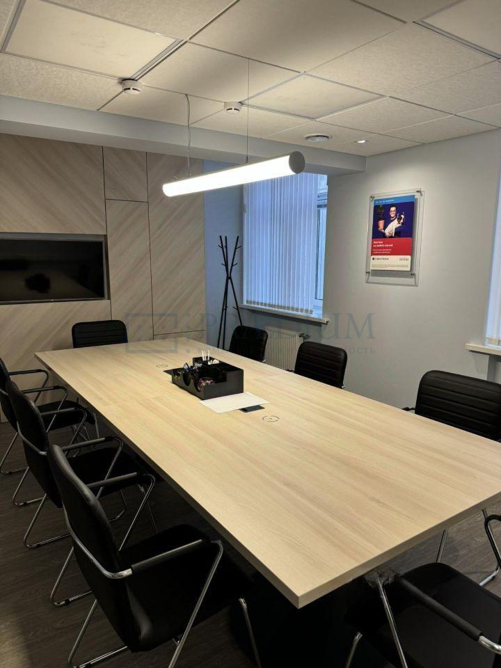 Продам торговое помещение в Москве, д 4