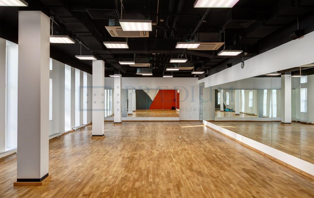 Продам торговое помещение в Москве, д 8 к 2