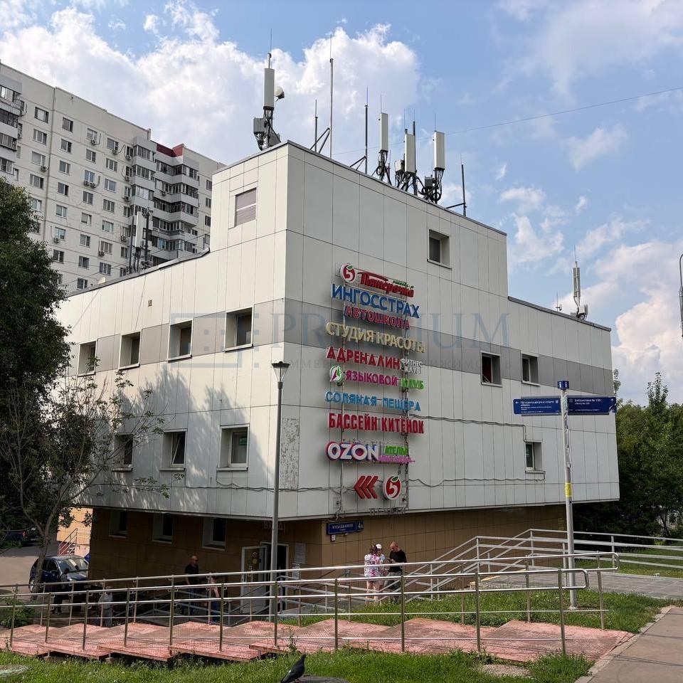 Продам торговое помещение в Москве, д 4А