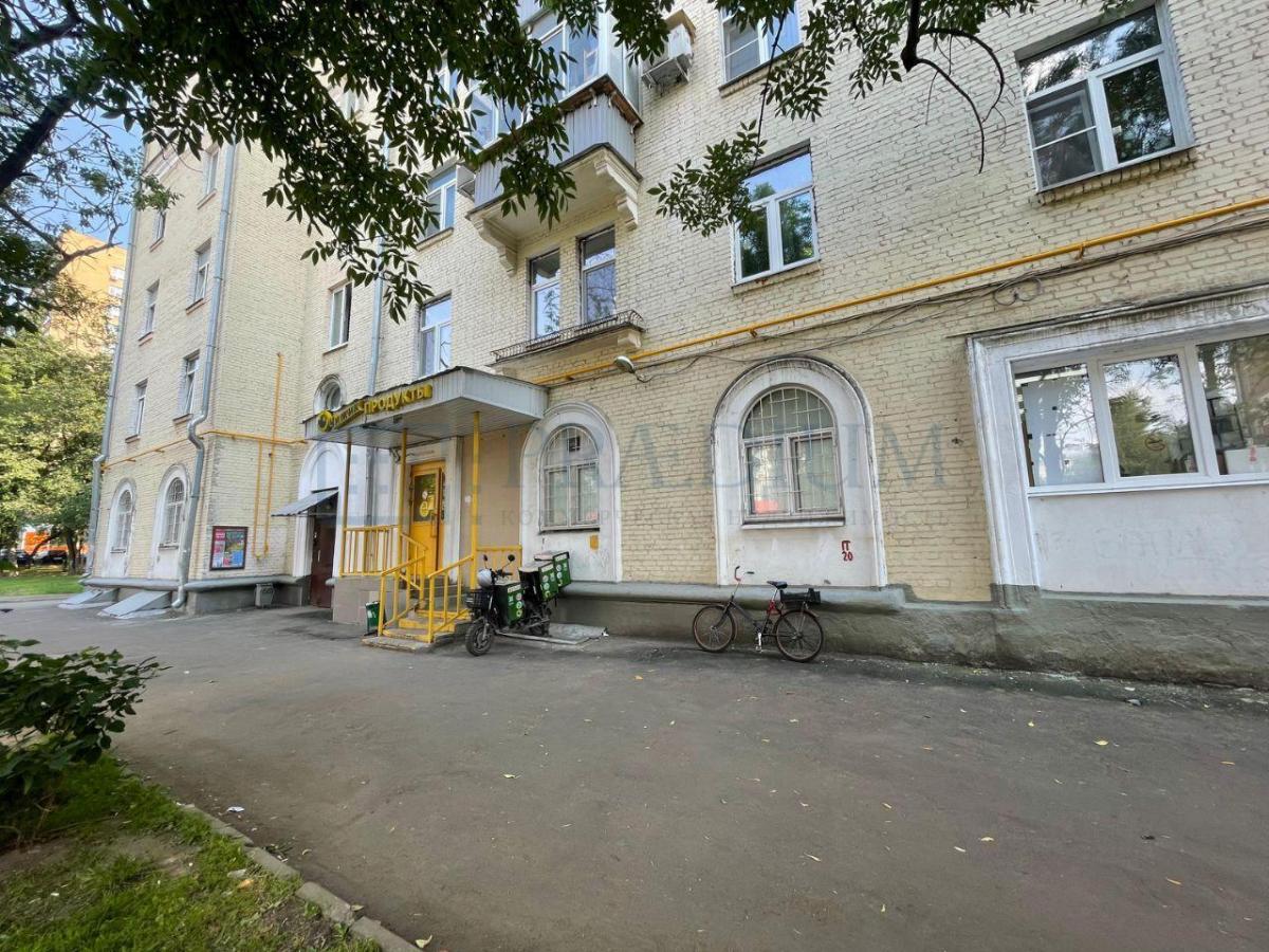 Продам торговое помещение в Москве, д 14