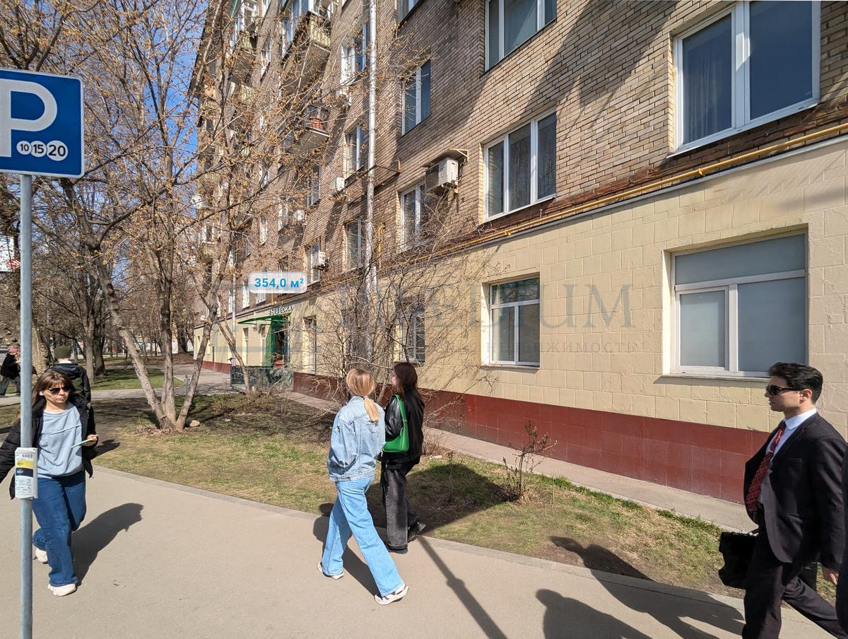 Продам торговое помещение в Москве, д 12