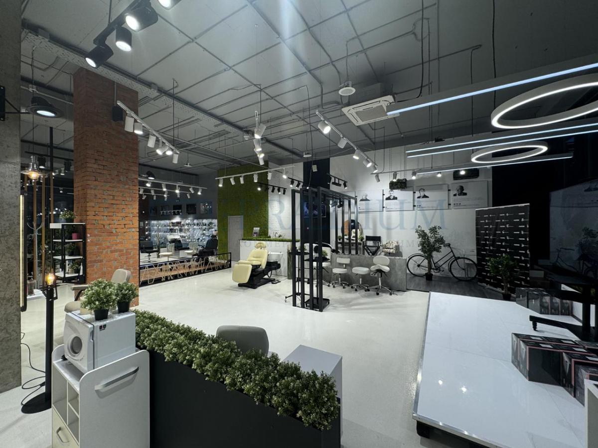 Продам торговое помещение в Москве, д 32