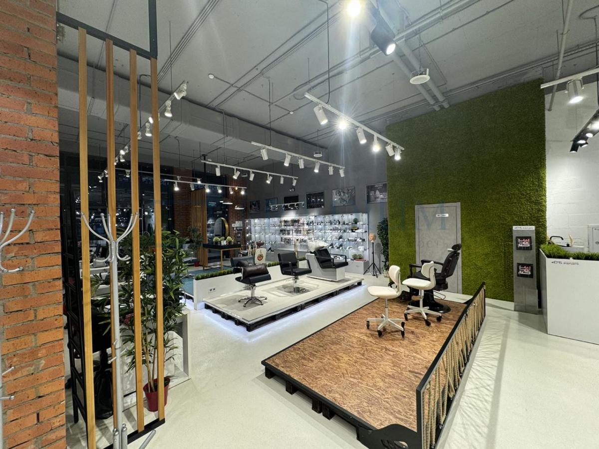 Продам торговое помещение в Москве, д 32