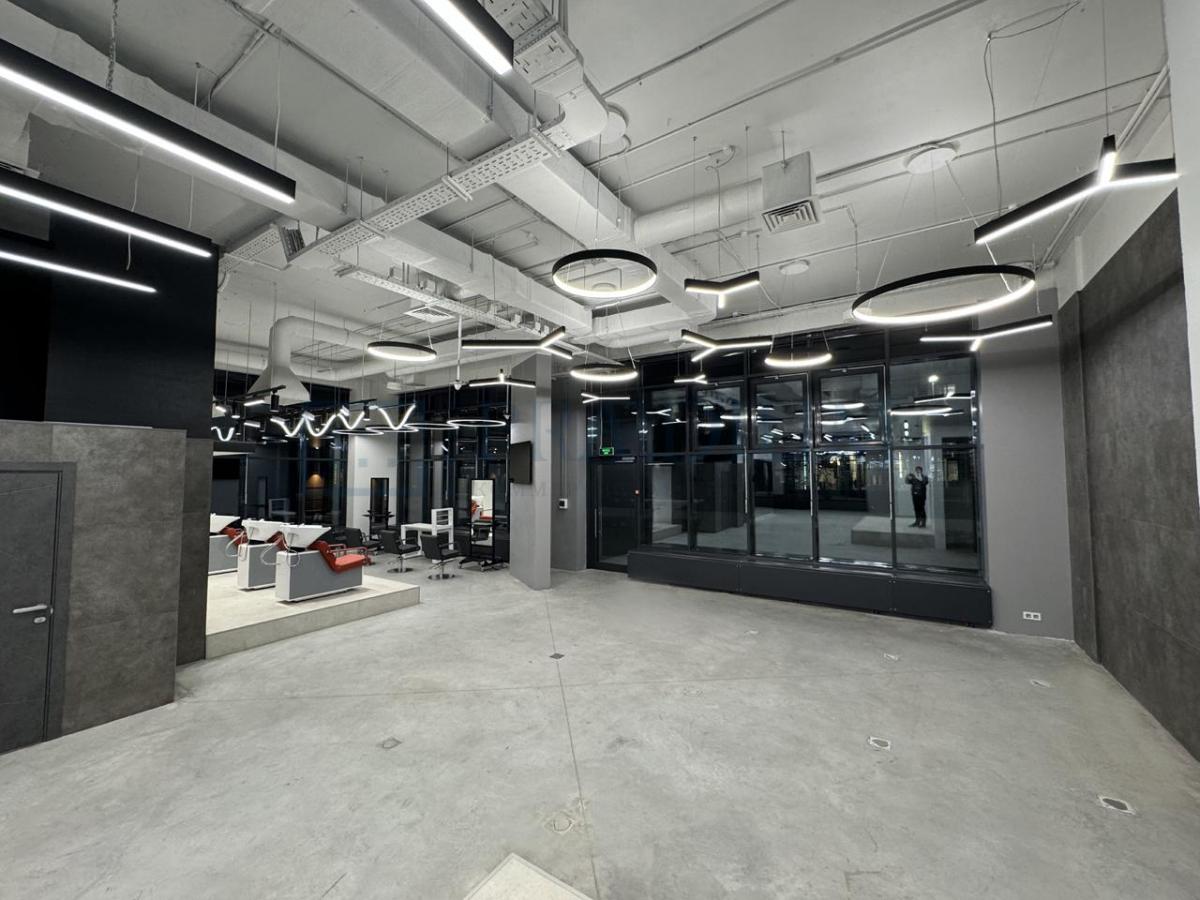 Продам торговое помещение в Москве, д 32