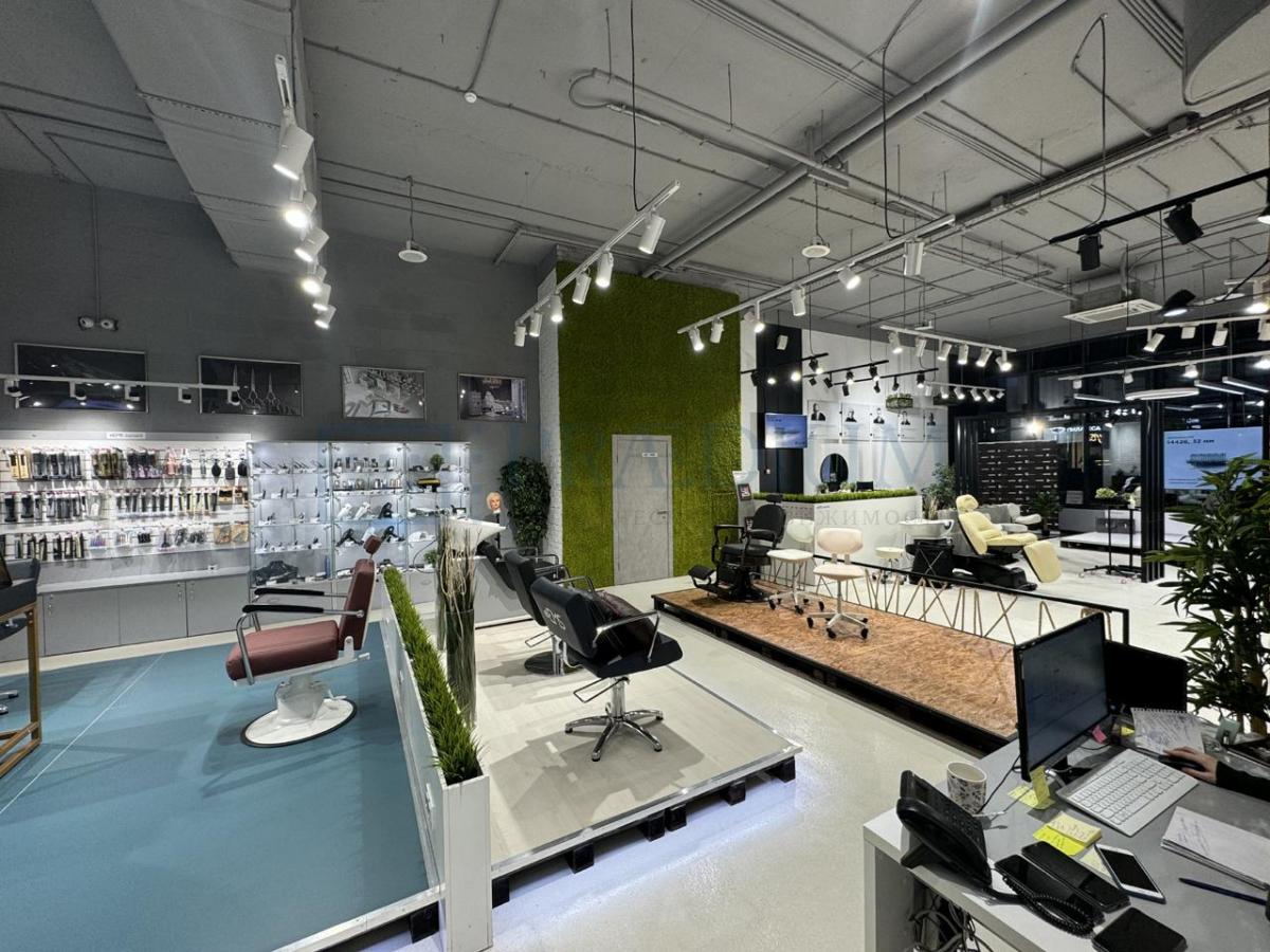 Продам торговое помещение в Москве, д 32