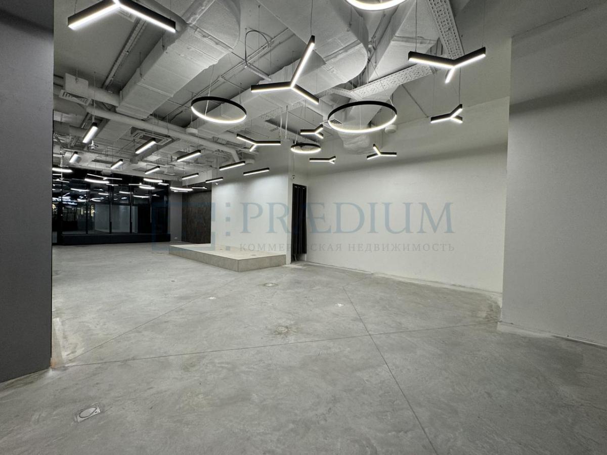 Продам торговое помещение в Москве, д 32