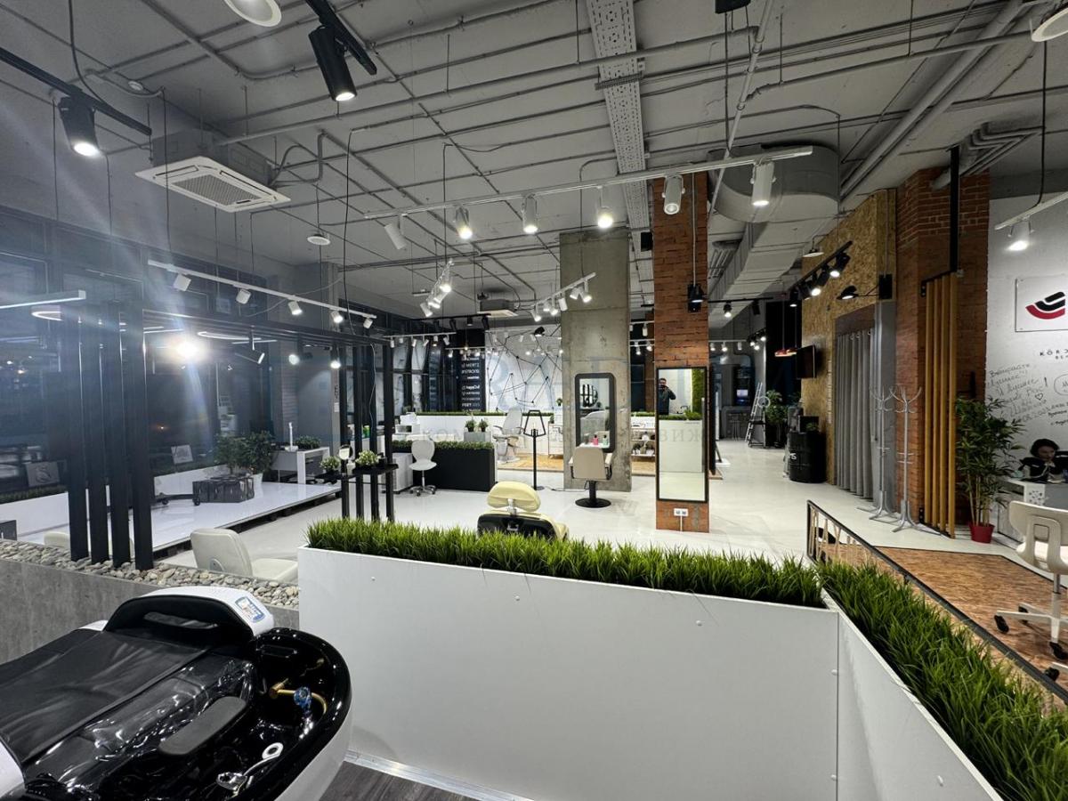 Продам торговое помещение в Москве, д 32