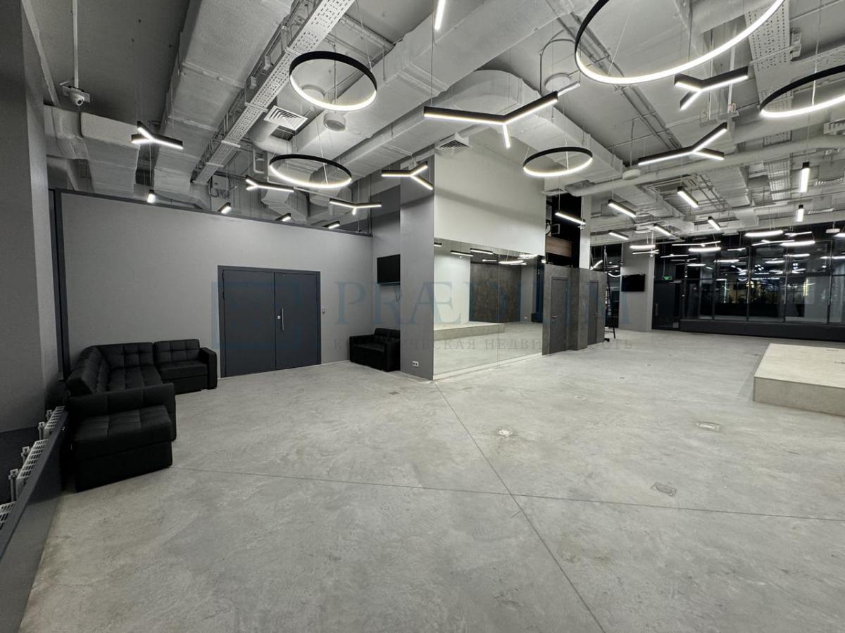 Продам торговое помещение в Москве, д 32