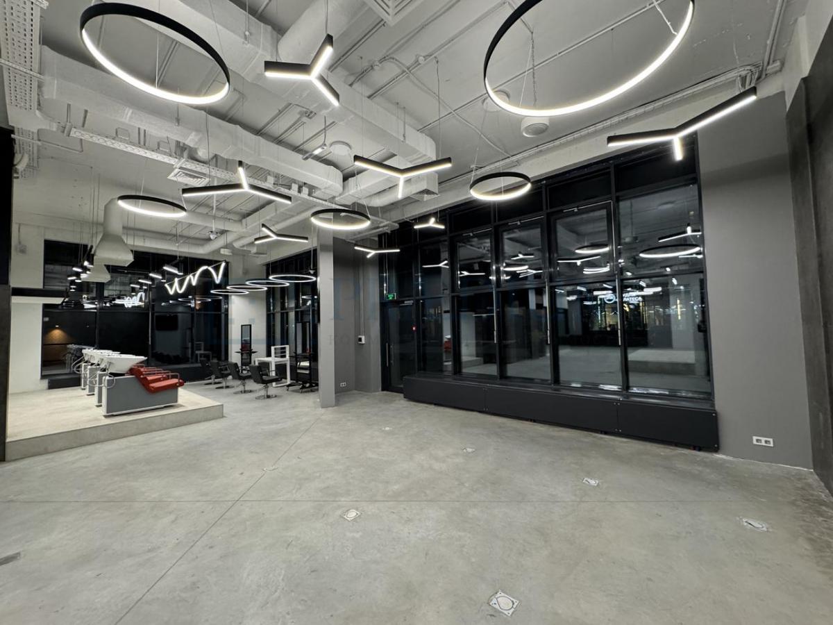 Продам торговое помещение в Москве, д 32