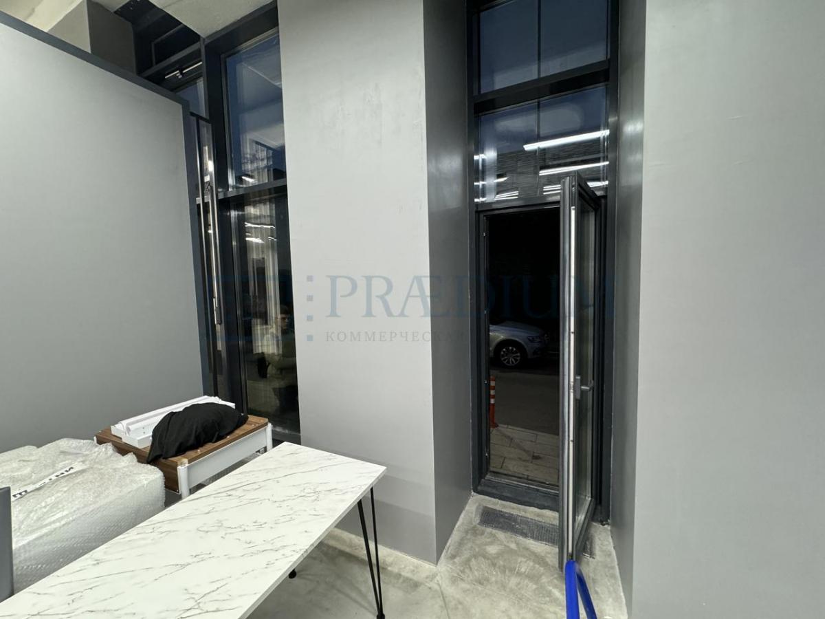 Продам торговое помещение в Москве, д 32