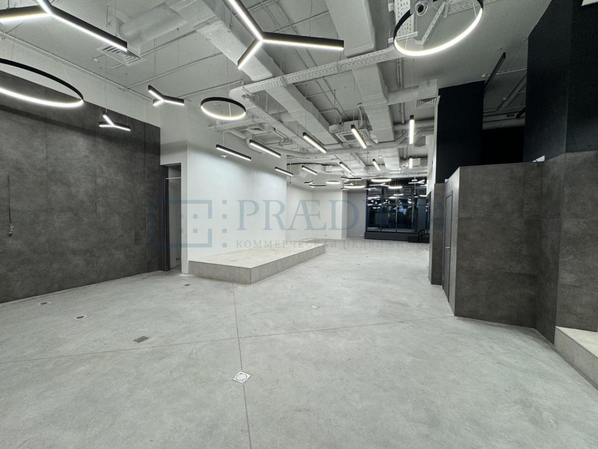 Продам торговое помещение в Москве, д 32