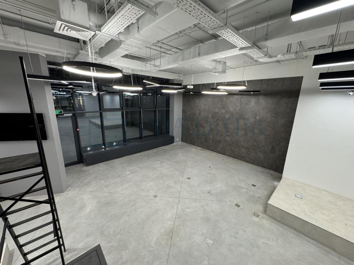 Продам торговое помещение в Москве, д 32