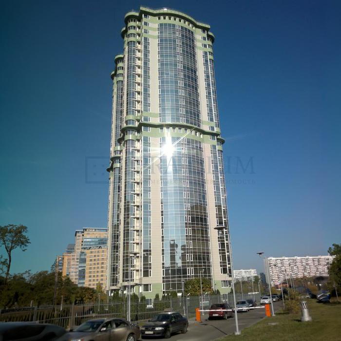 Продам торговое помещение в Москве, д 94 к 1