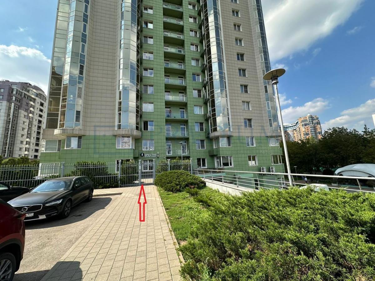 Продам торговое помещение в Москве, д 94 к 1