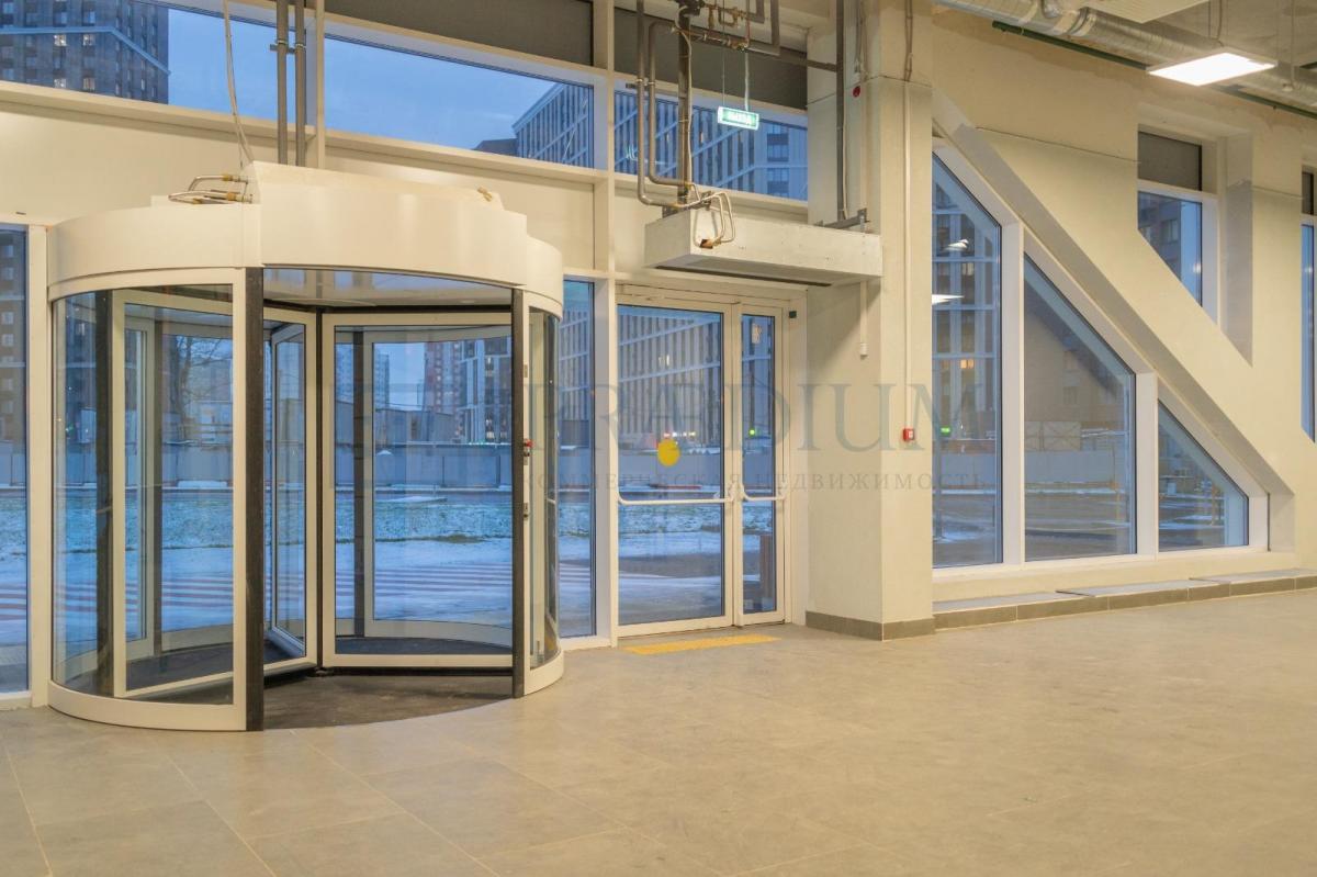 Продам торговое помещение в Москве, д 10