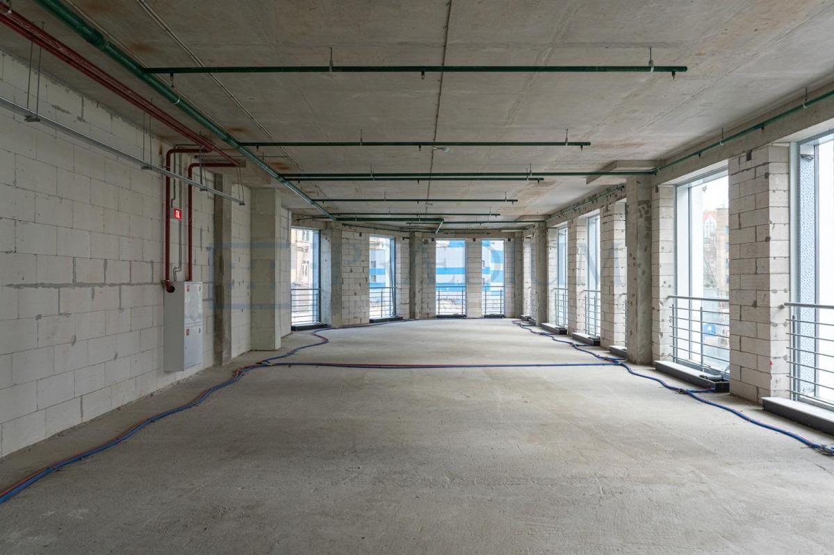 Продам торговое помещение в Москве, д 10