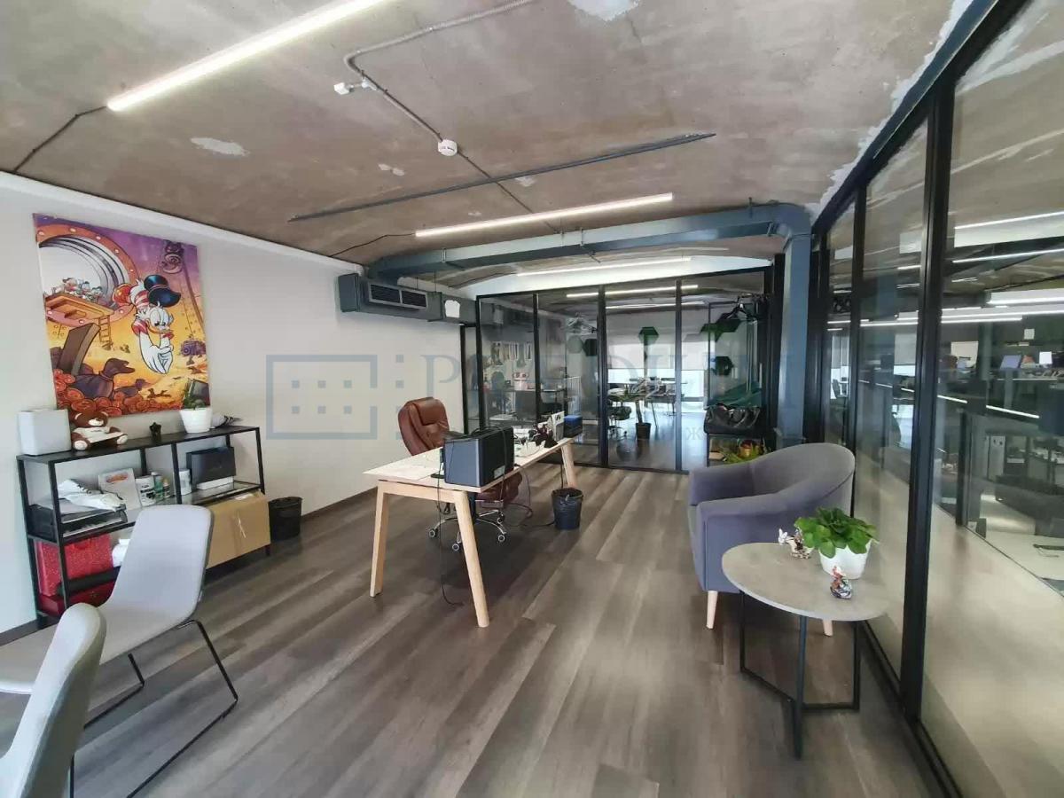 Продам торговое помещение в Москве, д 3 к 1 стр 8