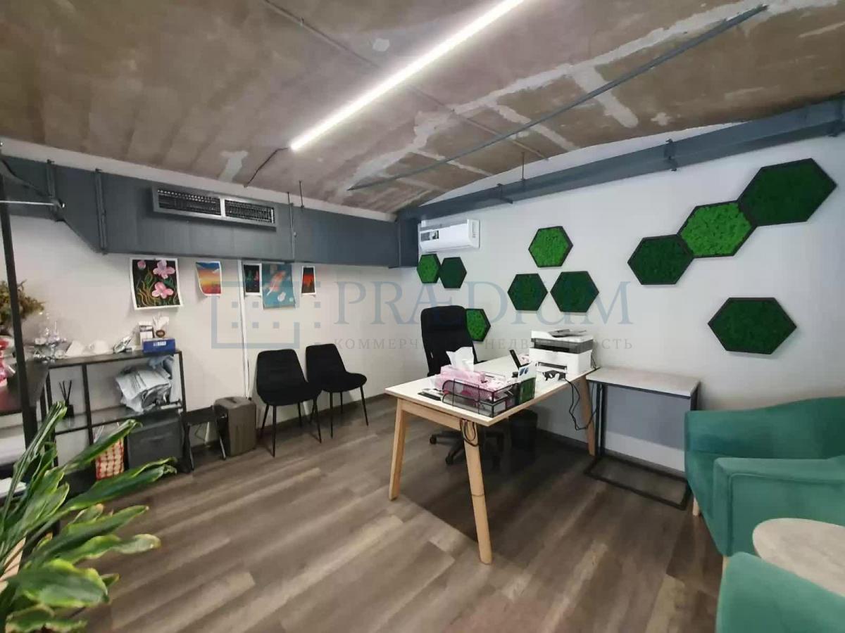 Продам торговое помещение в Москве, д 3 к 1 стр 8