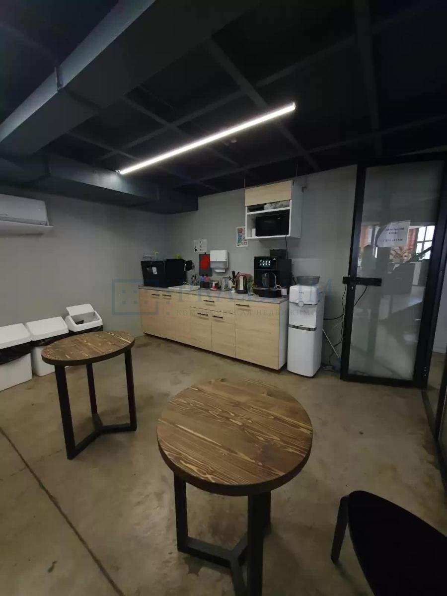 Продам торговое помещение в Москве, д 3 к 1 стр 8