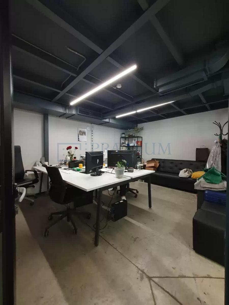 Продам торговое помещение в Москве, д 3 к 1 стр 8