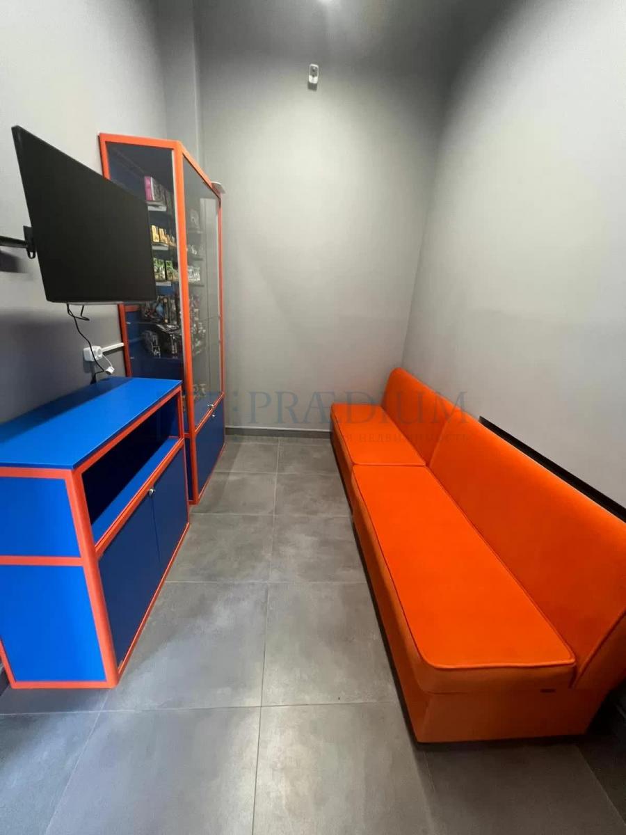 Продам торговое помещение в Москве, д 3 к 1 стр 4