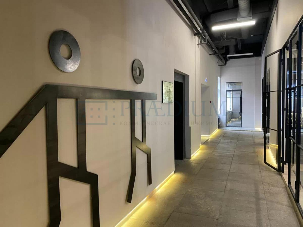 Продам торговое помещение в Москве, д 3 к 1 стр 4