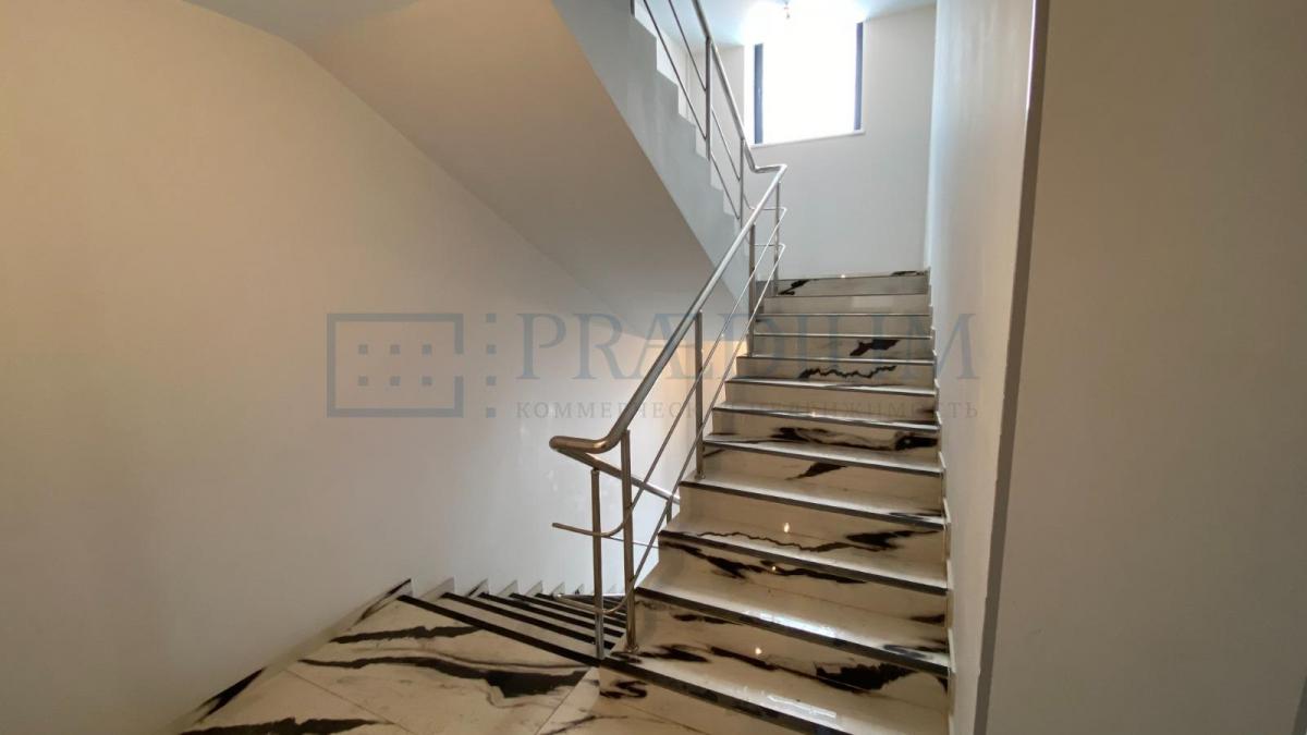 Продам торговое помещение в Москве, д 4