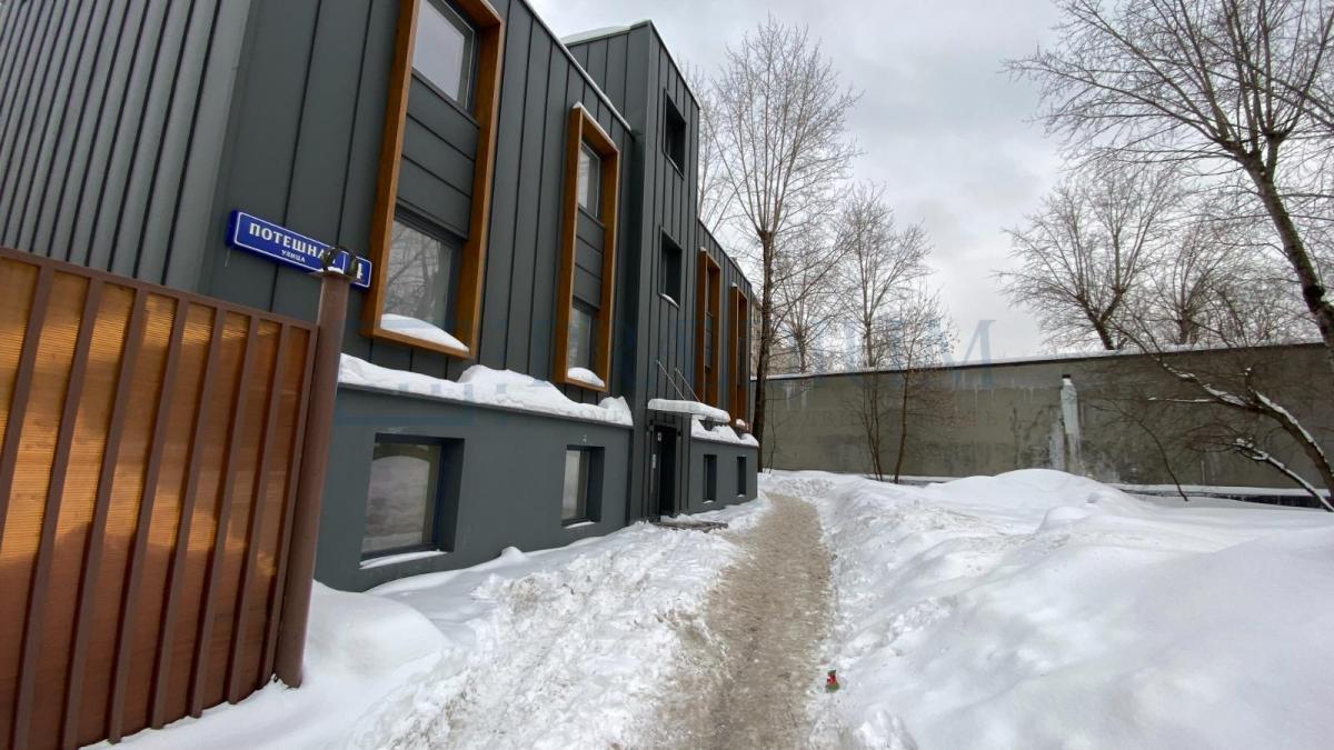 Продам торговое помещение в Москве, д 4