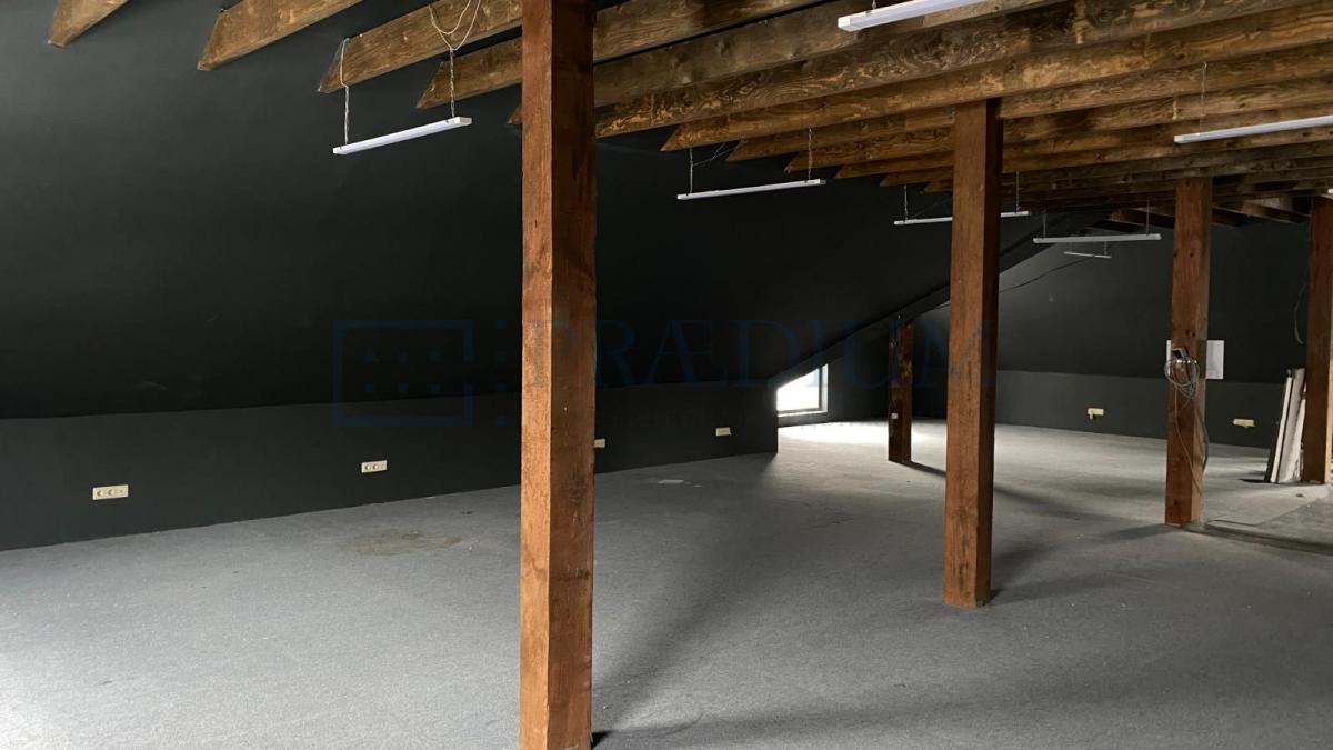 Продам торговое помещение в Москве, д 4