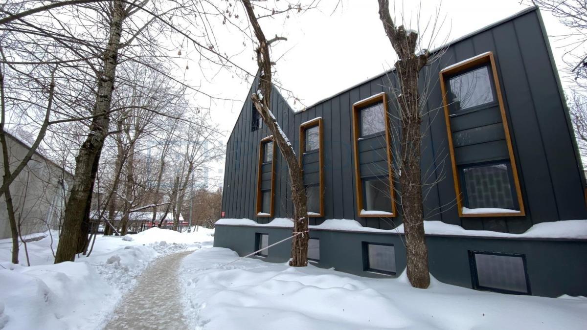 Продам торговое помещение в Москве, д 4